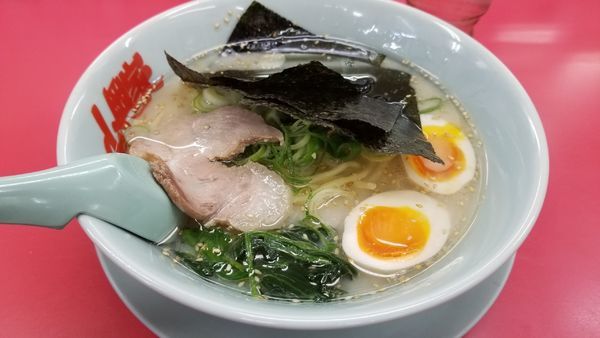 「塩ラーメン　味玉トッピング」@山岡家 松本店の写真