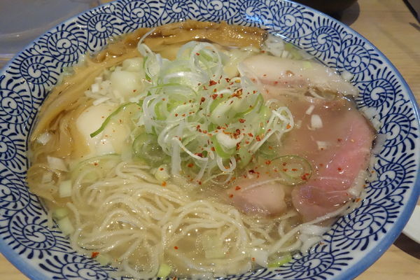 「雲呑塩蕎麦＋味玉＋葱増し」@初代葱寅 御茶ノ水店の写真