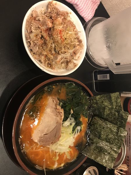 「地獄ラーメン中級 チャーシュー丼」@横浜家系らーめん 山崎家の写真