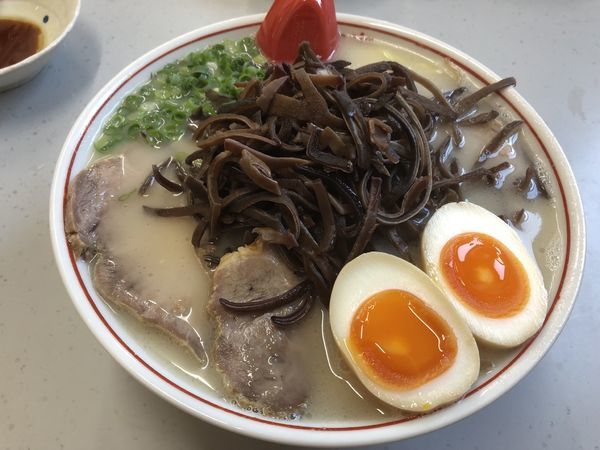「チャーシューメン大盛り味玉キクラゲ」@九州ラーメン 友理 本店の写真