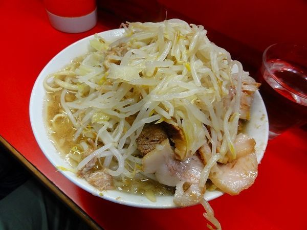 「ぶた入りラーメン　700円　ニンニク脂」@ラーメン二郎 三田本店の写真