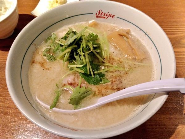 「ゲリラ限定 ストライプのブタメン クサ旨仕上げ」@ストライプ ヌードルズの写真