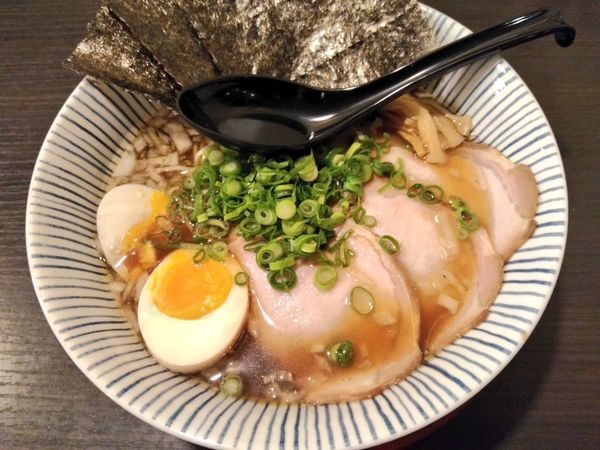 「特製魚介醤油ラーメン」@麺や偶 もとなり 牧港店の写真
