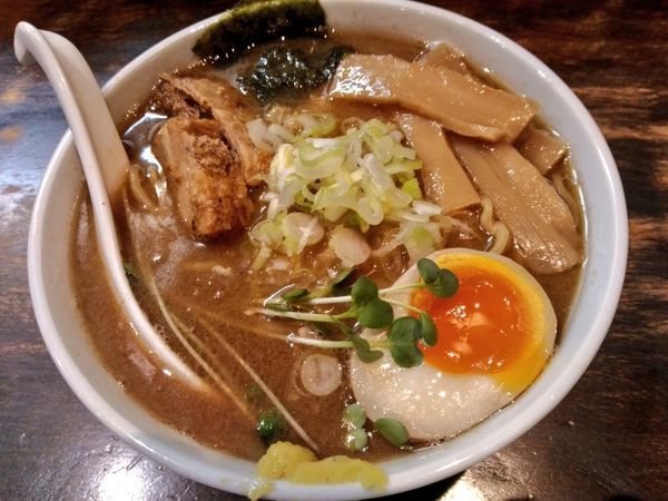 「ゲリラ限定 サバ節×ミジュンの醤油らーめん」@つけ麺 ジンベエの写真