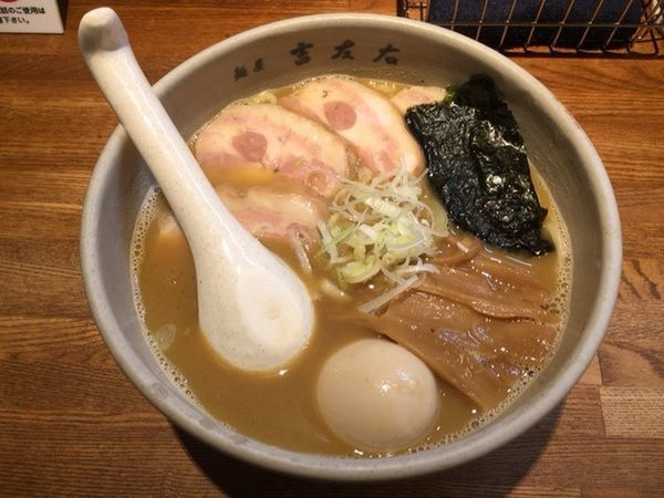 「味玉らーめん＋チャーシュー」@麺屋吉左右の写真