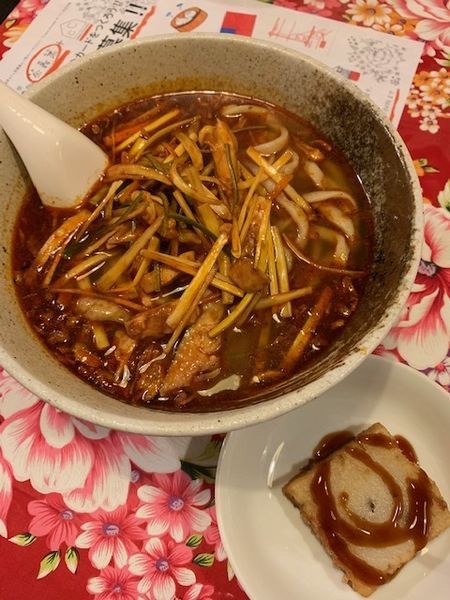 「台湾麻辣麺 ランチ価格800円（小皿付き）」@高味園の写真