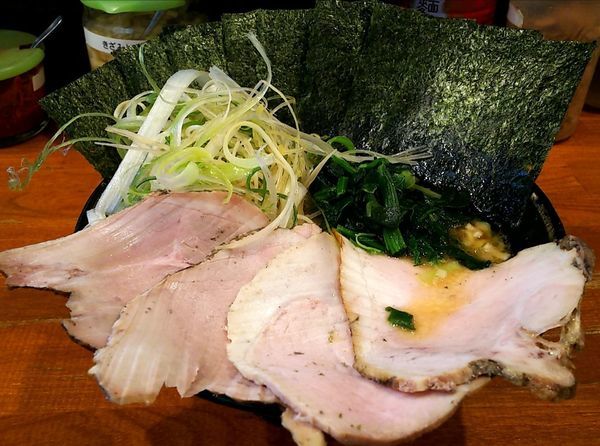 「チャーシュー麺(中盛り) 海苔&ネギ」@末廣家の写真