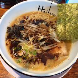 醤油黒とんこつラーメン