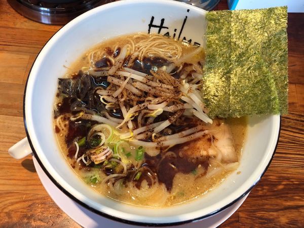 「醤油黒とんこつラーメン」@とんこつラーメン ハジメ 本店の写真