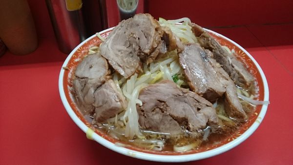 「麺増し・大ぶた・カタカタ(ヤサイマシカラメ)￥８５０」@ラーメン二郎 上野毛店の写真