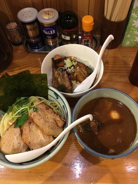 「濃厚魚介つけ麺+特製+チャーシューご飯」@麺屋まいどの写真