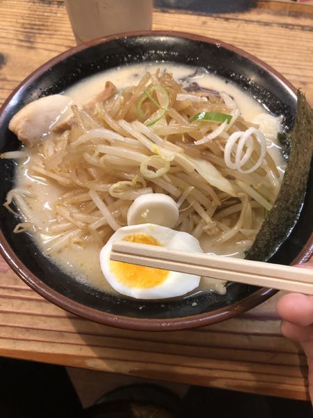 「野菜たっぷり豚骨」@濃厚とんこつ醤油 鶴亀家の写真