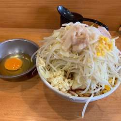 プチ二郎、辛い奴×2、生卵（ニンニク、野菜、アブラ）