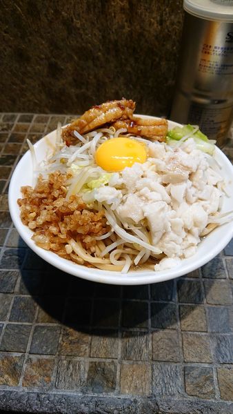 「マゼロー(小)豚2枚」@まぜそば(麺)マゼロー 小岩店の写真