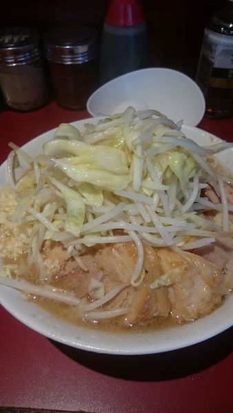 「小豚 ニンニクヤサイアブラ」@ラーメン二郎 荻窪店の写真