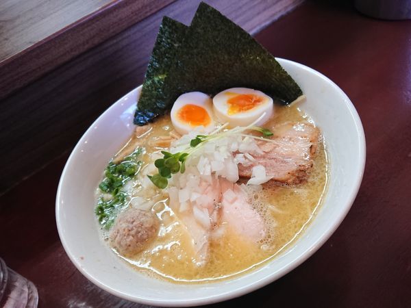 「特製濃厚塩鶏そば 900円」@麺屋 くまがいの写真