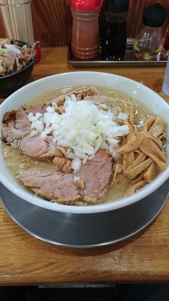 「肉中華そば大盛大脂、肉丼」@中華そば136の写真