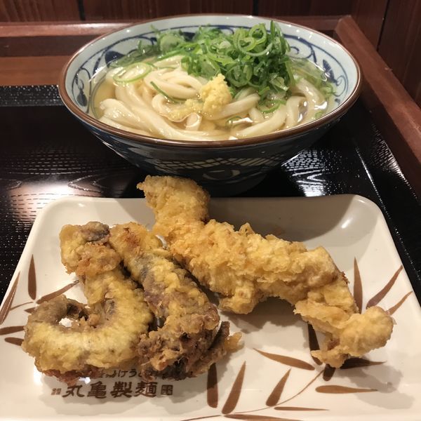 「かけ（大）＋かしわ天＋げそ天（￥700）」@丸亀製麺 川崎津田山店の写真