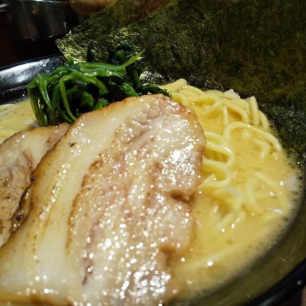 「#豚骨醤油 #ラーメン #並 #680円」@濃厚豚骨ラーメン 濱虎家の写真