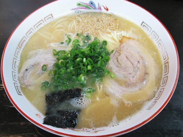 「らーめん（中）（648円）」@なかつ宝来軒 別府店の写真