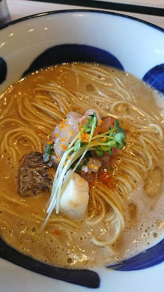 「濃厚真鯛そば、鯛のなめろうを添えて」@寿製麺よしかわ 坂戸店の写真