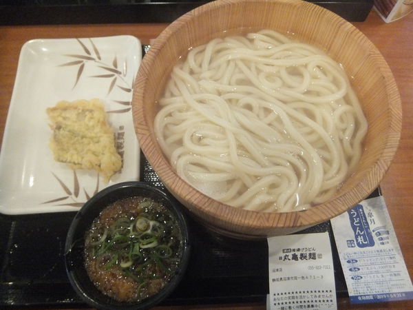 「釜揚げ大390円(1日半額190円)＆太刀魚天160円」@丸亀製麺 沼津店の写真