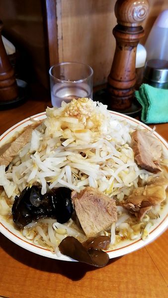 「ラーメン 豚入り 870円」@らーめん ぽっぽっ屋 水道橋店の写真