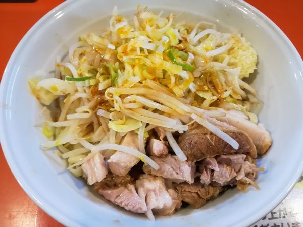 「油そば醤油920節粉30チーズ100ニンニク脂辛めネギラー油」@ちばからの写真