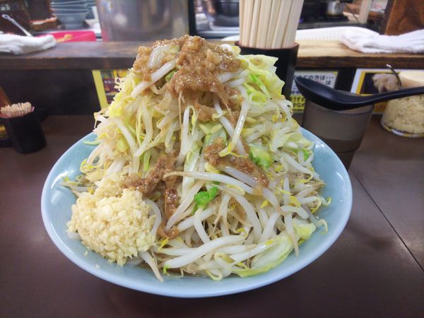 「中ラーメン、野菜半マシ、アブラ、ニンニクマシ」@立川マシマシ秘密工場の写真