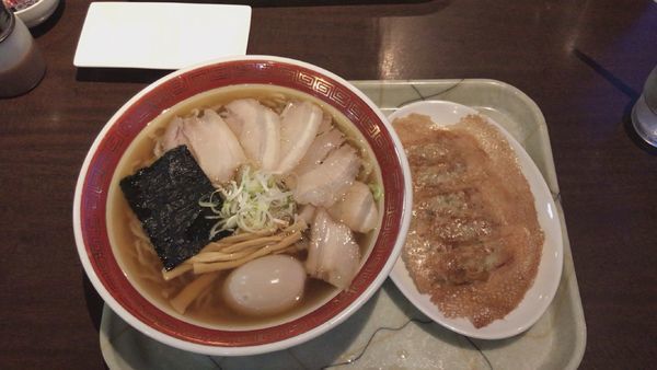「笑福ラーメン 大盛り煮卵 餃子セット」@ラーメン食堂 泰の写真