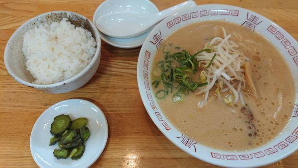 「中華そば 600円 + めし(小) 100円」@西食の写真