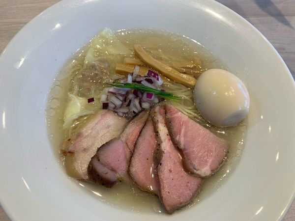 「特製中華蕎麦（塩）1050円」@宍道湖しじみ中華蕎麦 琥珀 東京本店の写真