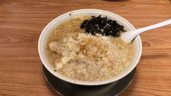 「中華そば大盛¥800+玉ねぎ¥80、背脂・中脂」@らーめん 滋魂の写真