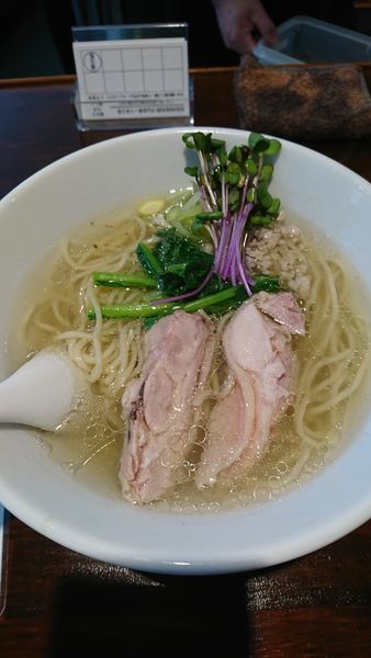 「塩生姜らー麺」@塩生姜らー麺専門店MANNISHの写真
