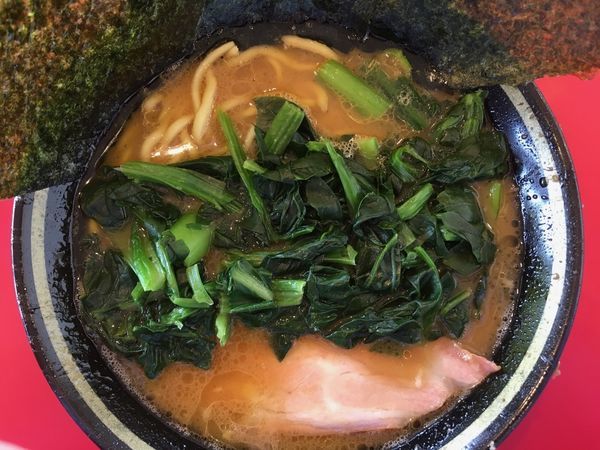 「ラーメン 680円（ホウレンソウ+100円）」@家系ラーメン たつ家の写真