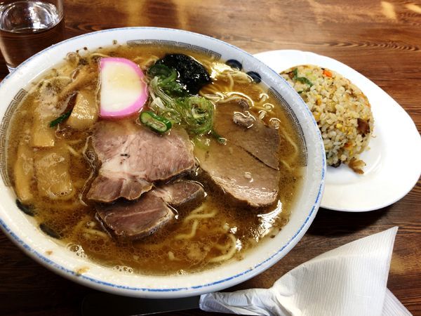 「ラーメン半チャーハン」@チーナン食堂の写真