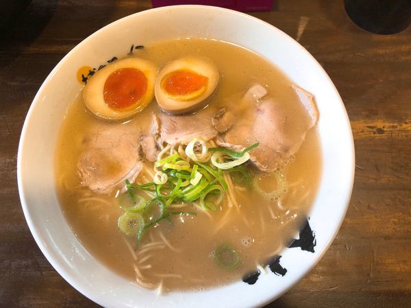 「ラーメン大盛煮卵」@博多ラーメン 膳 箱崎店の写真