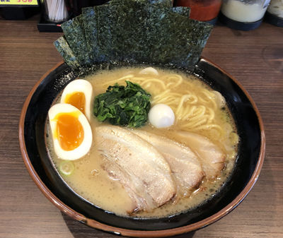 「醤油豚骨 やまふじらーめん(900円)」@横浜家系ラーメン やまふじ家 野田店の写真
