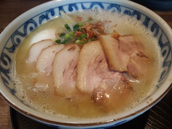 「バリ塩ラーメン (チャーシュー・味玉)」@らー麺屋 バリバリジョニーの写真