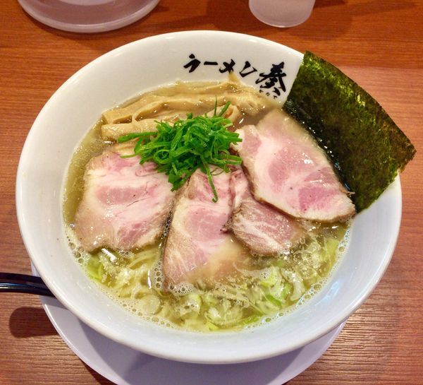 「しおラーメンwithチャーシュー増し」@ラーメン 奏の写真
