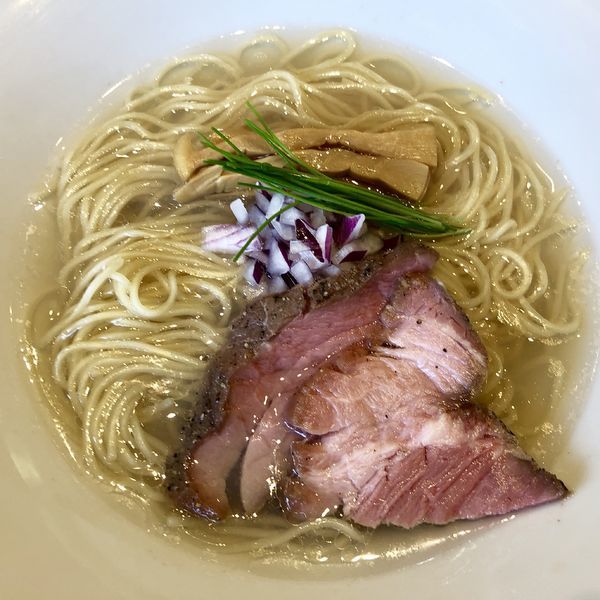 「宍道湖しじみ中華そば＋エビス小瓶」@宍道湖しじみ中華蕎麦 琥珀 東京本店の写真