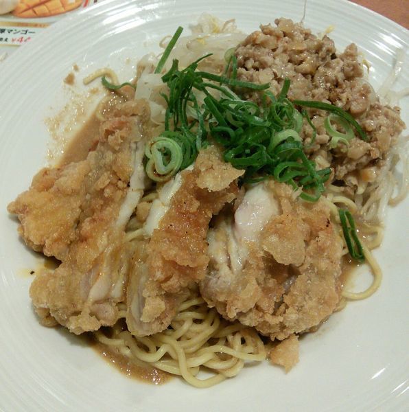 「【期間限定】さっくり鶏パイコーの汁なし花椒坦坦麺　７４９円」@バーミヤン みなとみらい店の写真