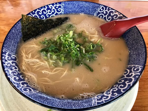 「博多とんこつ 肉抜き  580円」@博多ラーメン鶴亀堂 鶴ヶ島店の写真