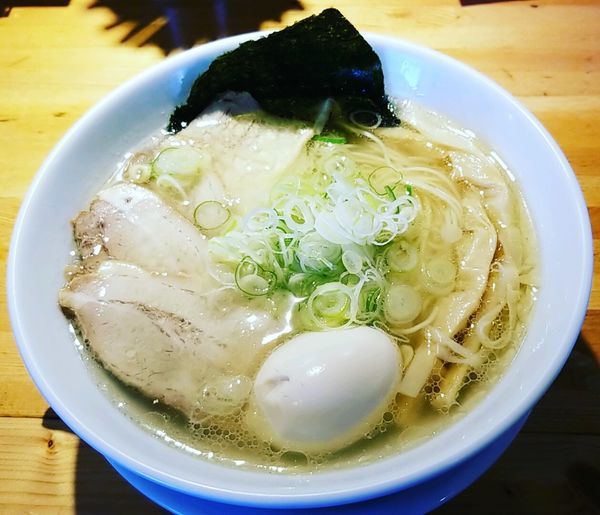 「中華そば(塩)+味玉&チャーシュー」@中華そば専門 めんやいただきの写真