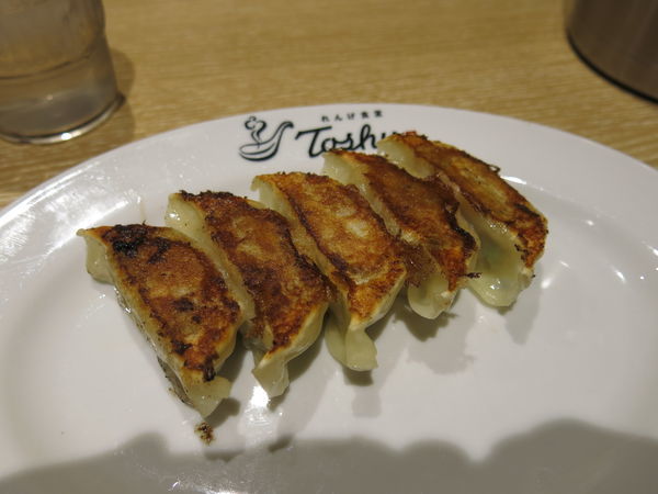 「焼き餃子：180円＋消費税」@れんげ食堂 Toshu 十条銀座店の写真