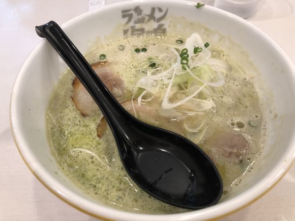 「ラーメンジェノバ」@ラーメン海鳴 福岡空港店の写真