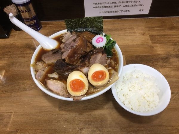 「しょうゆチャーシューメン＋味玉＋小ライス＋賄い肉」@オランダ軒の写真