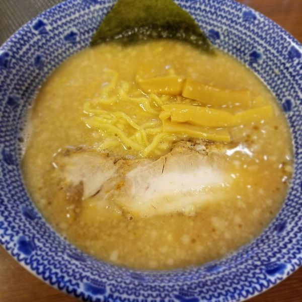 「濃厚背油豚骨ラーメン」@めん屋 匠神 新所沢店の写真