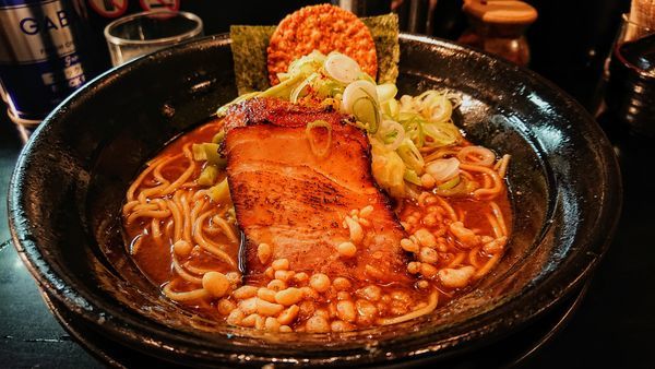 「焦がし醤油拉麺 麺カタメ」@麺家 うえだの写真