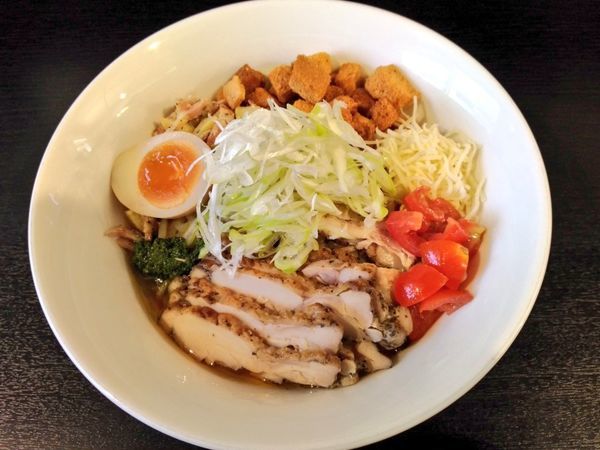 「きまぐれ限定 ローストチキンまぜそば ～トマトソース仕立て～」@麺屋 シロサキの写真